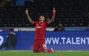 前两次代表英超俱乐部首发均打进2+球，伊戈尔-热苏斯第五位做到