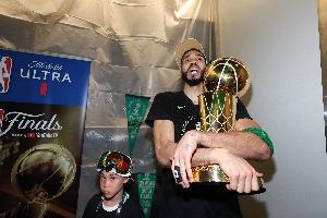 塔图姆：我会争取完全健康后复出 我想让孩子们知道爸爸没有放弃