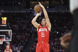 范弗里特受伤很不幸&对此有何看法？谢泼德：是啊 下一个问题