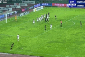 拒绝被绝平！浙江补时阶段头球攻门，刘殿座起跳神扑救险