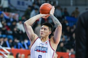 直播吧：自由球员曾繁日已与吉林签2年合同 需等到11月窗口期官宣