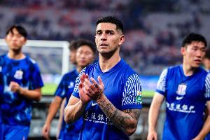 记者：申花8月开始锋线只由路易斯打入一粒点球，无运动战进球