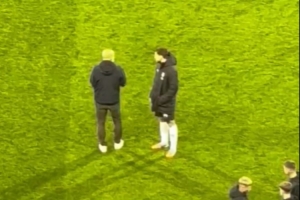 额外补课瓜迪奥拉在比赛结束后，对曼城中场冈萨雷斯进行指导