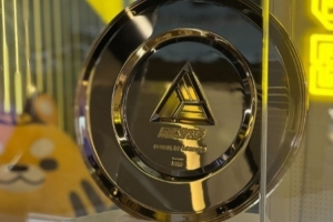 GEN团长：EWC官方通知不能选择往届冠军作为底座 所以T1换成了G2