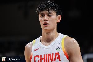 媒体人：曾凡博打好季前赛 拿到篮网双向合同的希望还是非常大的