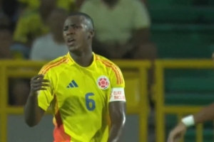 记者：曼联敲定17岁哥伦比亚后腰奥罗斯科，明年年满18岁后加盟