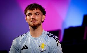 邮报：1-1战平桑德兰后埃梅里批评了维拉全队，除了埃利奥特