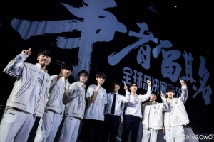 Wei/GALA/Meiko晒队伍合照：加油 世界赛我们来了