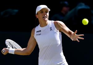 斯瓦泰克对中国选手16胜1负，仅输郑钦文1场，共丢6盘送出5个蛋