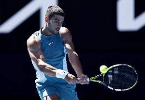 赛季第65胜！阿尔卡拉斯2-0中岛跻身东京站四强，半决赛将对鲁德