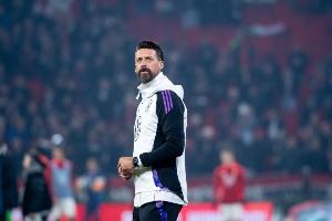 德媒：一名海登海姆球迷从看台跌落受伤，直升机降落在球场上救援