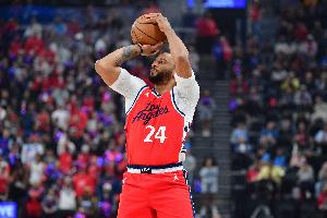 阿德巴约：鲍威尔有不服输的劲头 能带来得分火力与众不同的能量