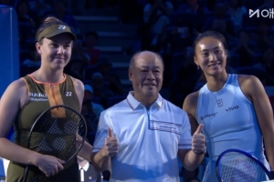 新老传奇！“体操王子”李宁为郑钦文vs诺斯科娃比赛挑边