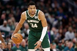 雄鹿总经理：字母哥感染了新冠病毒 将不会出席今天的媒体日