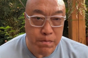 马健：詹姆斯新赛季可能不打背靠背 场均时间应该不超34.9分钟