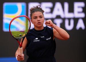 保利尼2-0击败布兹科娃闯入中网八强，下轮将对阵阿尼西莫娃