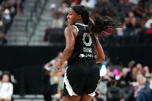 获胜功臣！杰基-杨20中10轰下32分4板10助1断