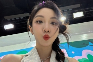 KPL解说小鹿晒照：积极补电vs花式“上吊”vs工作碎片