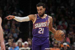 小卡特：泰厄斯-琼斯是每个球队渴望得到的控卫 极其出色的沟通者