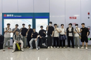 TES官方晒照：全员出发，我们北京见