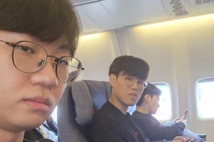 Doran晒航班上和Oner的照片：顺利抵达了