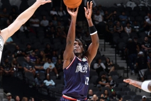 泰伦-卢：奥拉迪波有种坚韧不拔的特质 很高兴看到他再次恢复健康