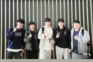 HLE官媒晒出发合照：Off to Worlds 2025✈️