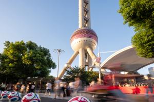 世界杯官方用球“三重浪”限时亮相上海