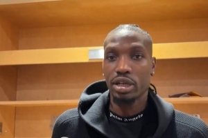 布歇：看到前猛龙队友很有感触 暂停时我差点走到他们替补席