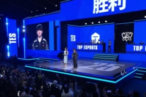 JackeyLove：只要我能跟上伤害就输不了 就这样（闪现向前）打了