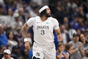 状态一般！浓眉半场8中3&三分3中0拿到8分7板 出现2失误