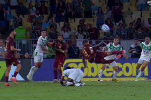 还能战41岁中卫蒂亚戈-席尔瓦98分钟绝杀！凌空侧钩杂耍进球