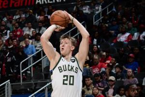 上赛季三分命中率42.7%！Shams：AJ-格林同意4年4500万续签雄鹿