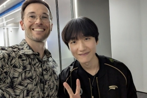 LCS解说Kobe：虽然Peanut碾压了我队，但我和他合影啦