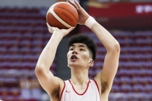 坎塔布里亚主帅：余嘉豪能理解球队体系 很容易就可以在这里打球