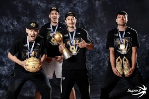 「久」志凌云，「事」在必得！上海久事冠军定妆照新鲜出炉！