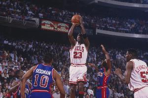 萧华：中距离是低效选择已是共识 今晚乔丹也将在NBC谈这个话题