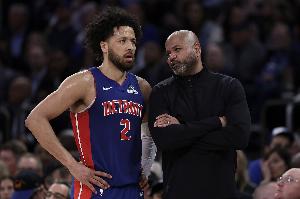 投射挣扎！康宁汉姆24中8得到23分7板10助&6犯 关键改判逆转战局