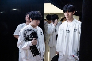 还要兄弟LOL？！北川经纪人爆料：Theshy和Rookie续约了，GALA暂时没有消息