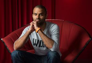 R.I.P！托尼-帕克父亲葬礼 邓肯大卫-罗宾逊等前往吊唁