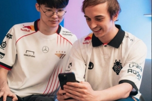 G2官媒晒Faker与Caps合影：是的，我们都选了冰鸟