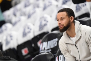 马盖蒂：库里曾因脚踝伤势怀疑过自己 我告诉他要继续战斗