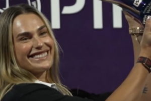 虎妞！萨巴伦卡连续两年锁定年终世界第一，本赛季收获4冠4亚