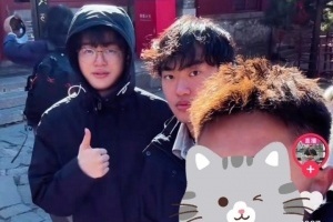 明年一起？网友偶遇Xun和Knight两人同爬泰山