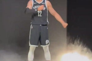 重新介绍一下：布鲁克林篮网队球员曾凡博