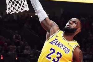 曾凡博上身篮网城市版球衣，这造型是真的帅！