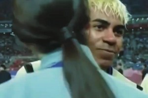 有点兴奋！亚马尔和韩国妹子脸贴脸，实在没绷住笑出了声