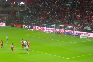 水爷致敬梅西！拉莫斯勺子点球被扑，5年来首次失点