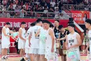 普陀队伴手礼桃花猫、东海鱼玩偶丑萌得让人摸不着头脑~