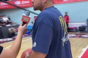 尴尬了哈！西热力江教学自创的喀什步 闫军老师现场点评：走步了